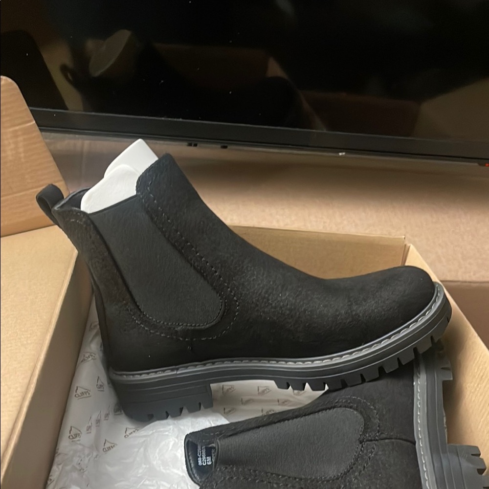 Black Chunky Sole Ankle Boots with Elastic Panels - Picture 5 of 5